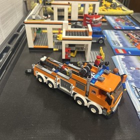 LEGO #7642 Garage &ndash; Complete w Instructions & Minifigs 2009 Retired & Rare!