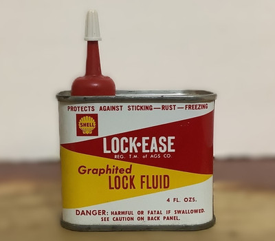 Vintage Shell Lock-Ease Lock Fluid 4oz Oiler Can Uncut Tip