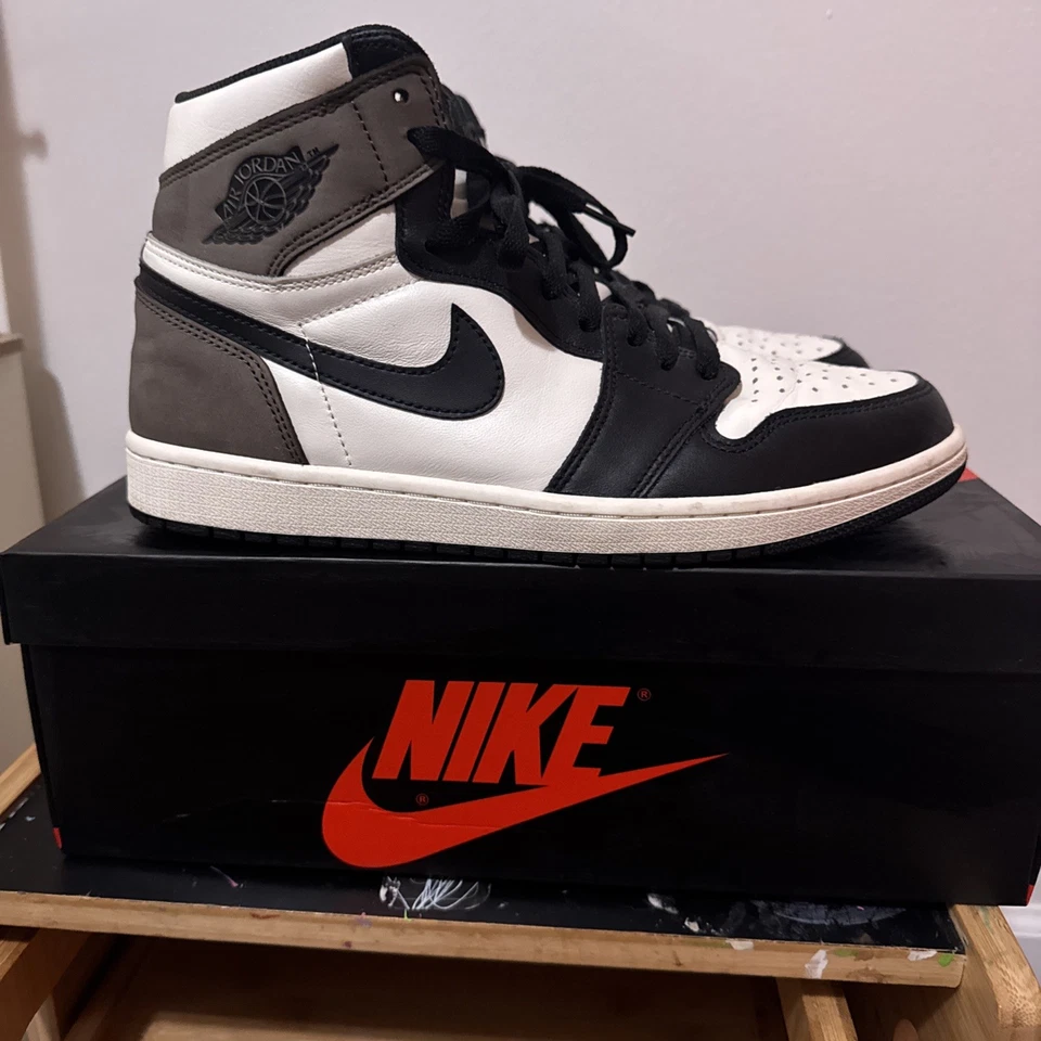 Nike Air Jordan 1 Retro OG High Dark Mocha Talla 10 Foto 3 de 4
