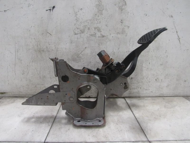 Nissan Altima 2012 pedal de gasolina Foto 2 de 3