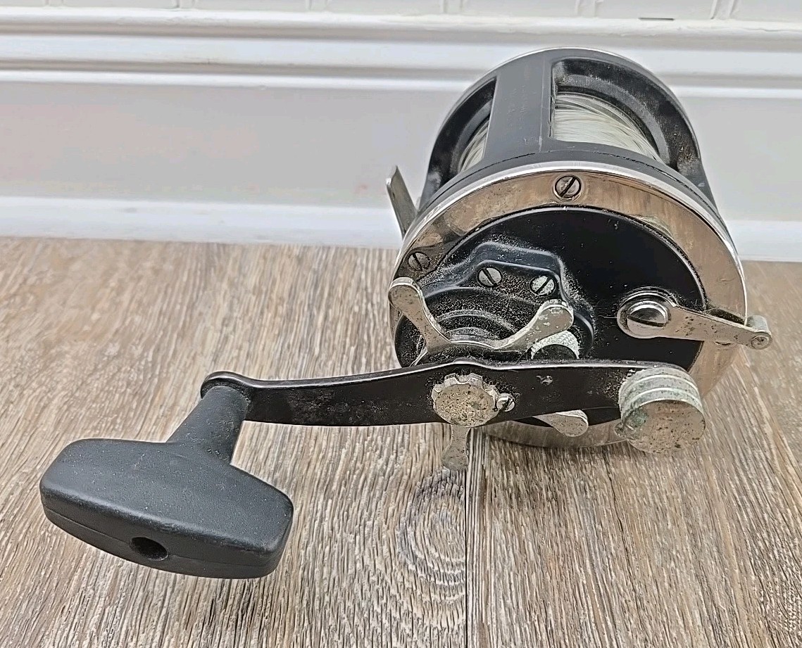 Penn 330 GTi Graphite High Speed 3.6:1 Super Level Wind Fish