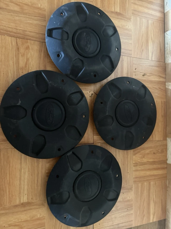 Tapa central llanta Ford Transit-150 2017 x4 HE3TB Foto 3 de 3