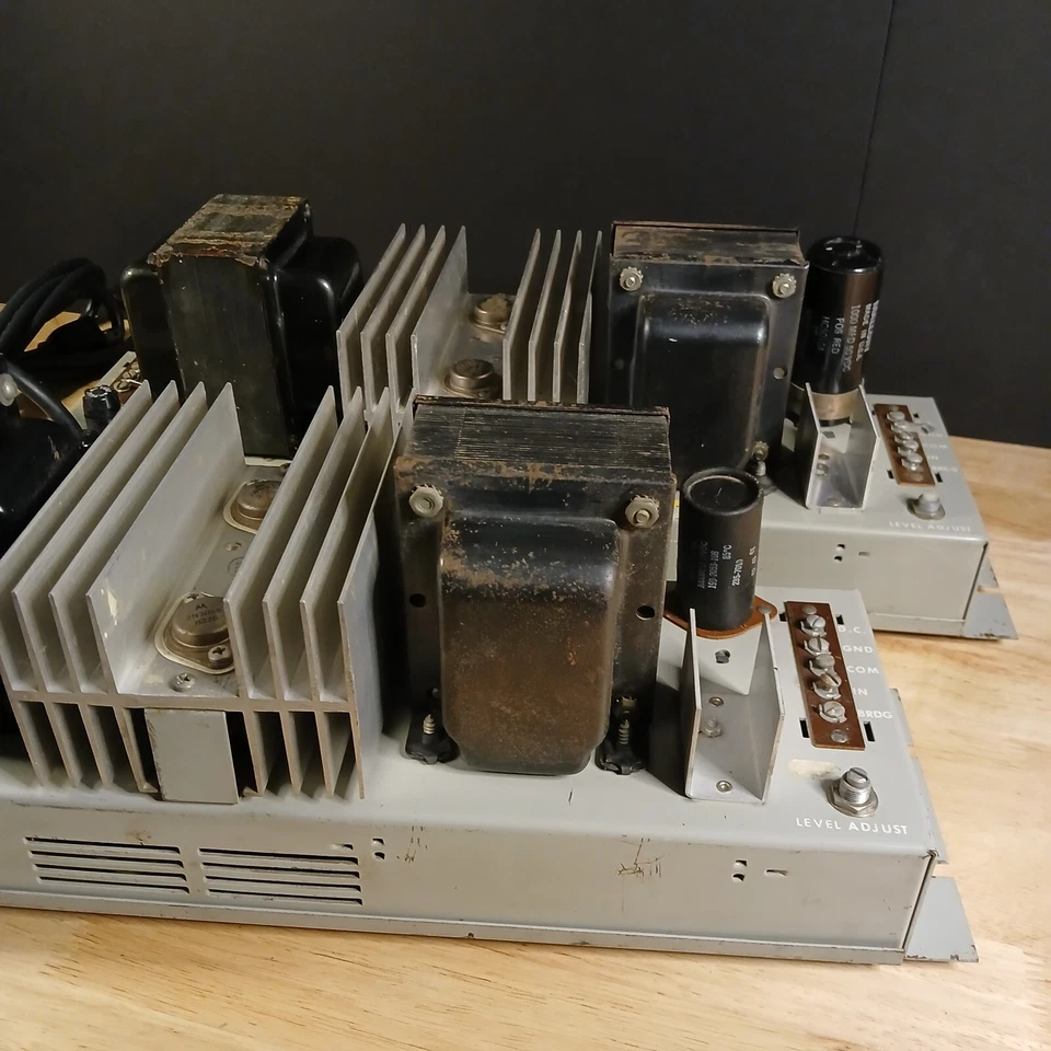 Matching Pair Dukane Model 1A753 Solid State Amplifiers 2 Channel VERY NICE - Image 3 of 4