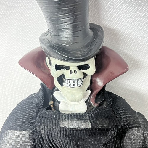 Halloween Scream Ghost Skeleton Ghoul Vampire Trick or Treat Door Hanger 12” (2) - Picture 8 of 15