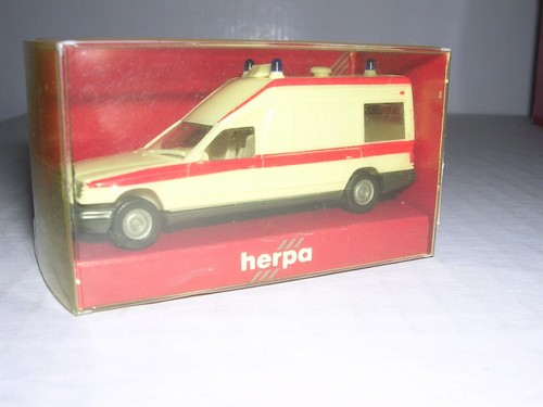 HERPA #4065 Mercedes 124 L Ambulancia "Crema" Escala H.O. 1/87 | Zustand: New