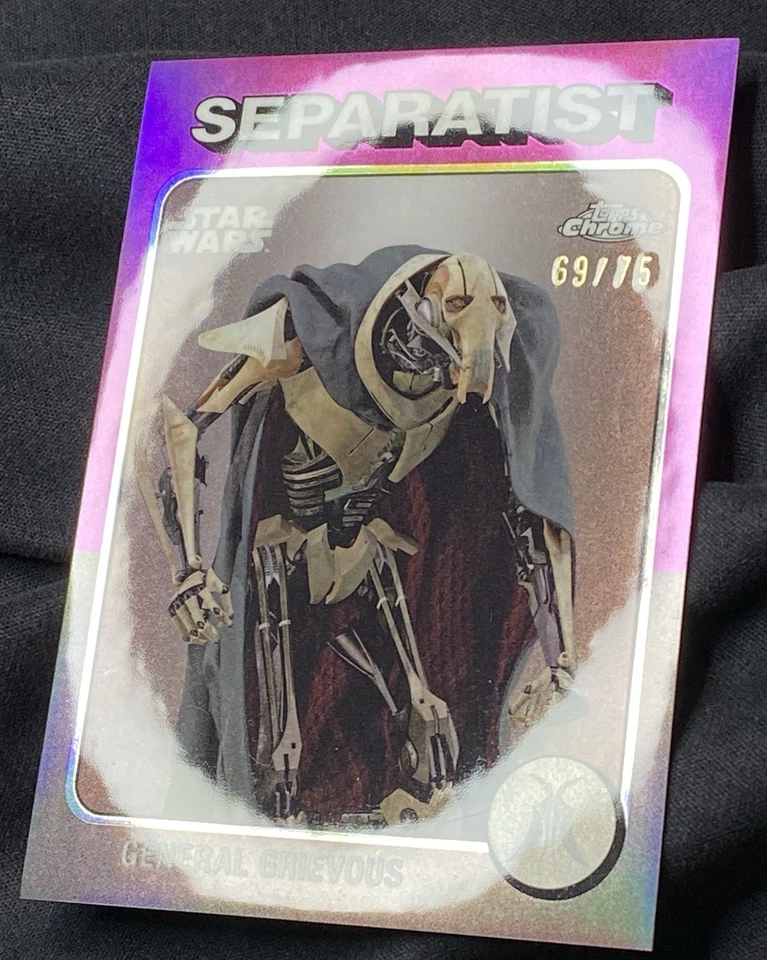 2025 Topps Chrome Star Wars GENERAL GRAVEUS/75 - Purple Refractor 1975 TRIBUTO Foto 4 de 4