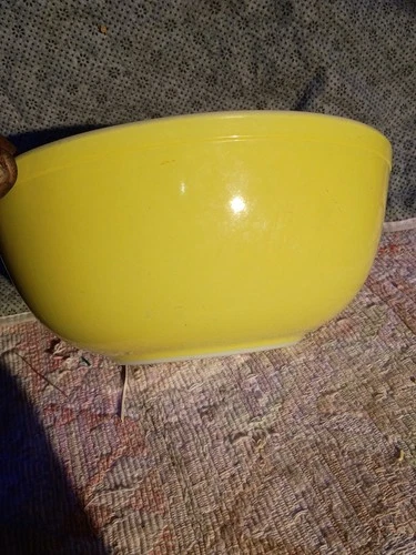 VINTAGE PYREX YELLOW BOWL OVENWARE #404  MIXING BOWL.4 QT.