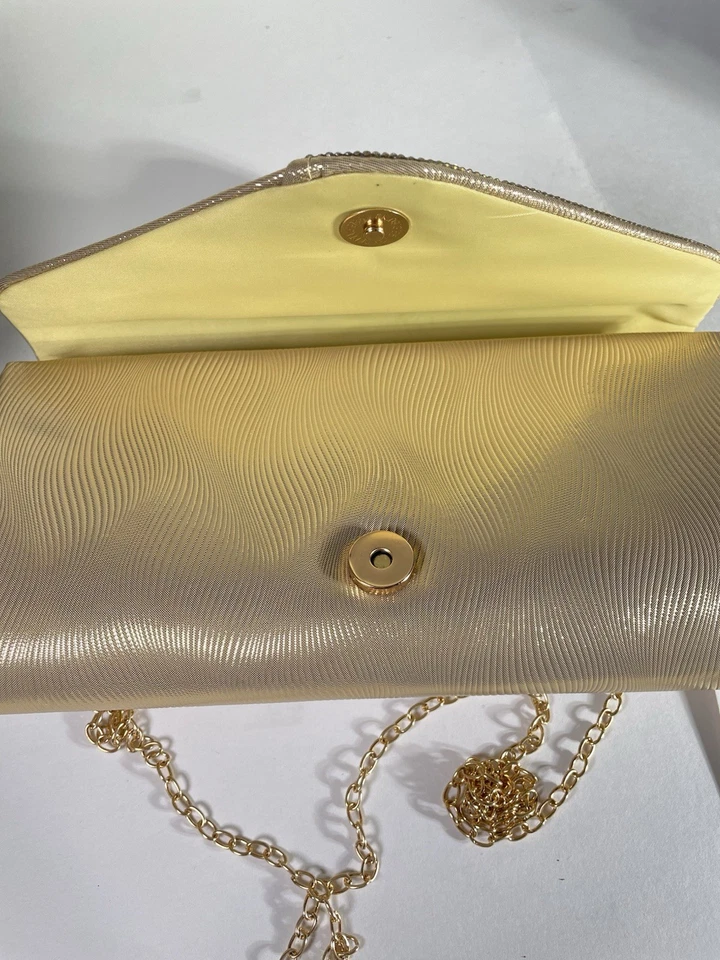 Bolso sin asas vintage de metal dorado con cadena/cartera de fiesta/cartera de noche pierna Foto 3 de 4