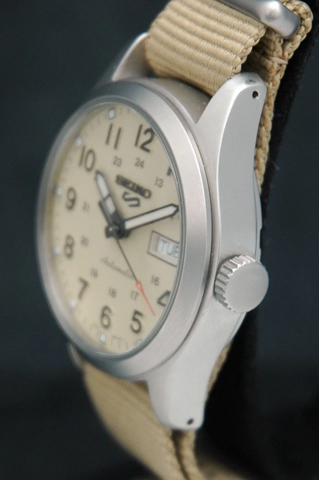 RELOJ SEIKO 5 Sports Field automático para hombre esfera beige kit desierto 24J SRPJ83 4R36 Foto 3 de 4
