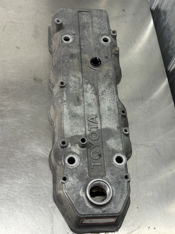 1989/90-95 Toyota Pickup/4Runner EFI 22RE Valve Cover OEM Later Style - Image 4 of 4