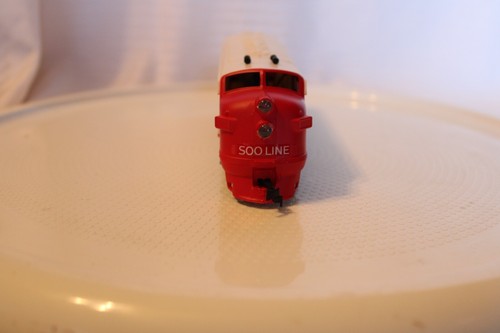 HO Scale Life-Like, F-7 Diesel Locomotive, Soo Line, White #2203 Vintage - Picture 3 of 6