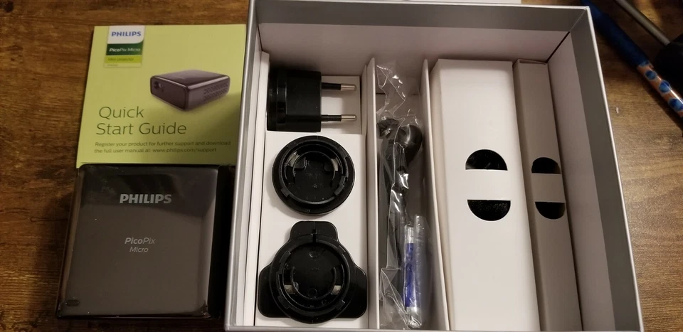 Philips PicoPix Micro PP320 Portable Wireless DLP Projector - Ceramic Black - Image 3 of 4