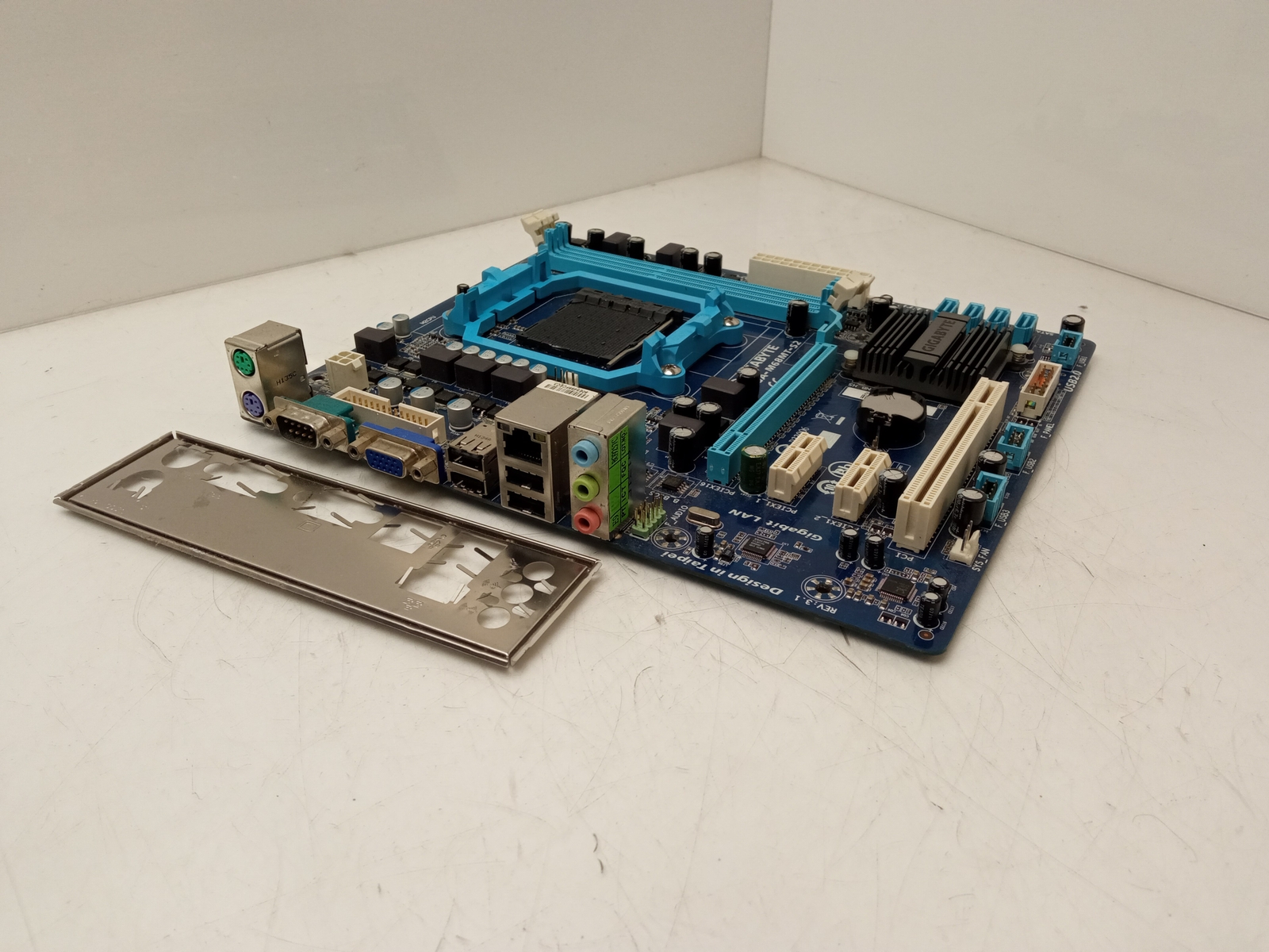 GIGABYTE GAM68MTS2 Socket AM3/AM3+ Motherboard With I/O Shield eBay