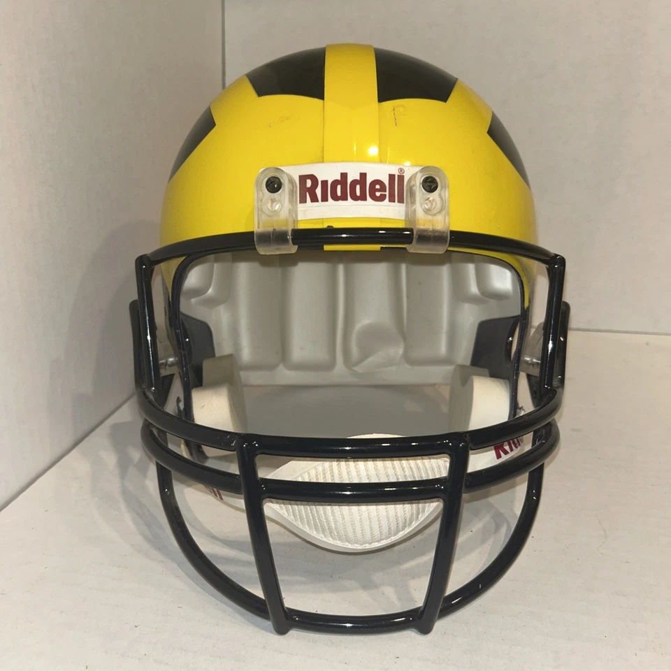 Casco de fútbol americano Riddell réplica Michigan Wolverines tamaño regular para exhibición Foto 2 de 4