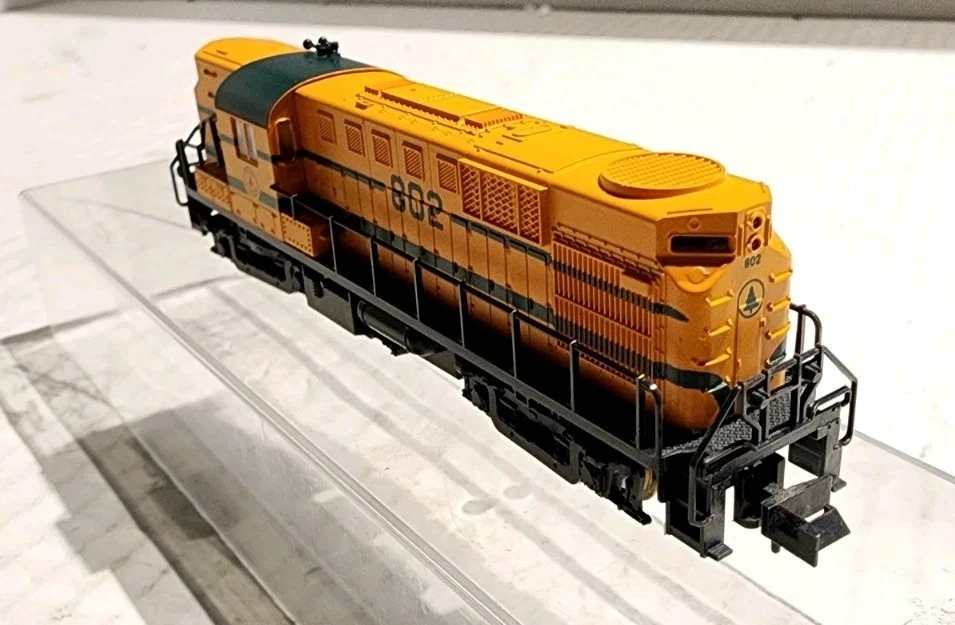 Atlas Kato N Scale RS-11 Diesel Engine Maine Central #802 - Image 4 of 4