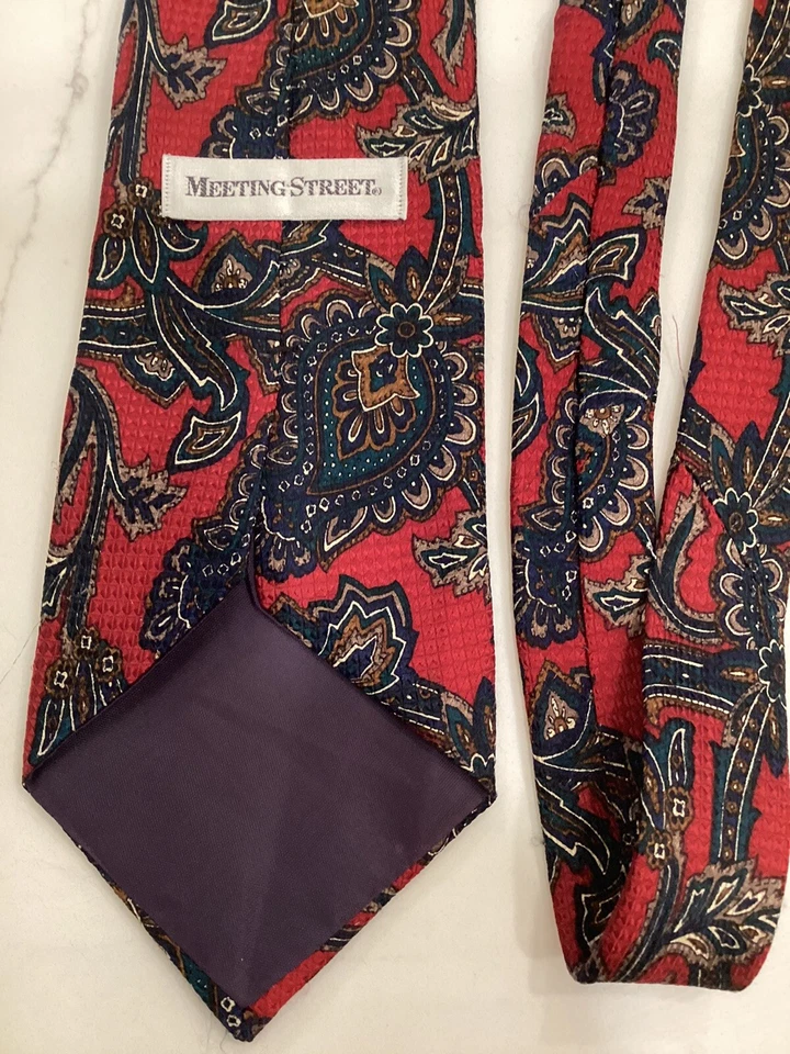 Corbata Meeting Street Para Hombre PAISLEY Roja 100% Seda Hecha a Mano Diseñador De Colección Hecha en EE. UU. Foto 4 de 4