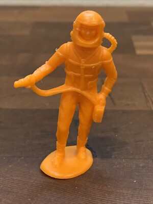 SPACE COMMANDER Orange Figure Figurine SPACE EXPLORERS Cereal Premium