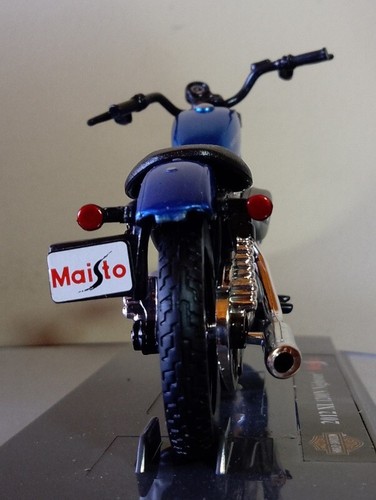 HARLEY DAVIDSON XL 1200N NIGHTSTER 2012 1/18 MAISTO - Imagen 4 de 8