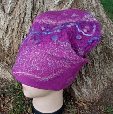 Damen Filzmütze aus fuchsia Merinowolle.Warme Wintermütze.Mode Wintermütze