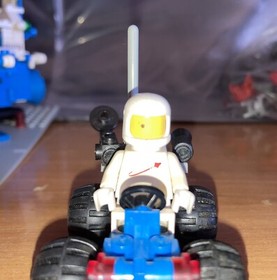 Lego 6980 Space Classic Galaxy Commander Vintage Space Spaceship Minifig Base