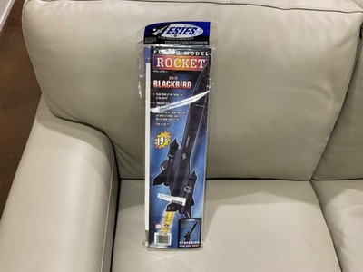 Vintage ESTES SR-71 Blackbird Flying Model Rocket Kit #1942 Skill Level 3