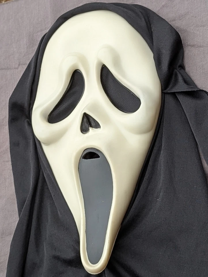Scream 4 TD Reshoot Mask Glow In The Dark Ghostface Halloween Fun World EU - Image 4 of 4