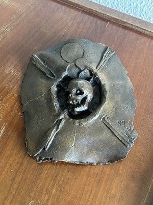 Seltene Kunst-Bronze Plakette Totenkopf / Memento Mori (Signiert & Datiert)