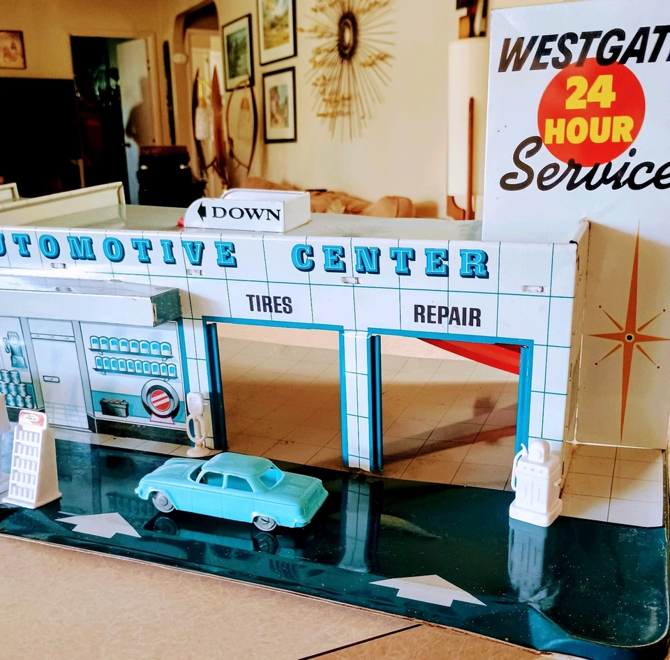 老式 1968 年锡 MARX Westgate 汽车服务中心/加斯站形状良好 — 第 2/4 张图片