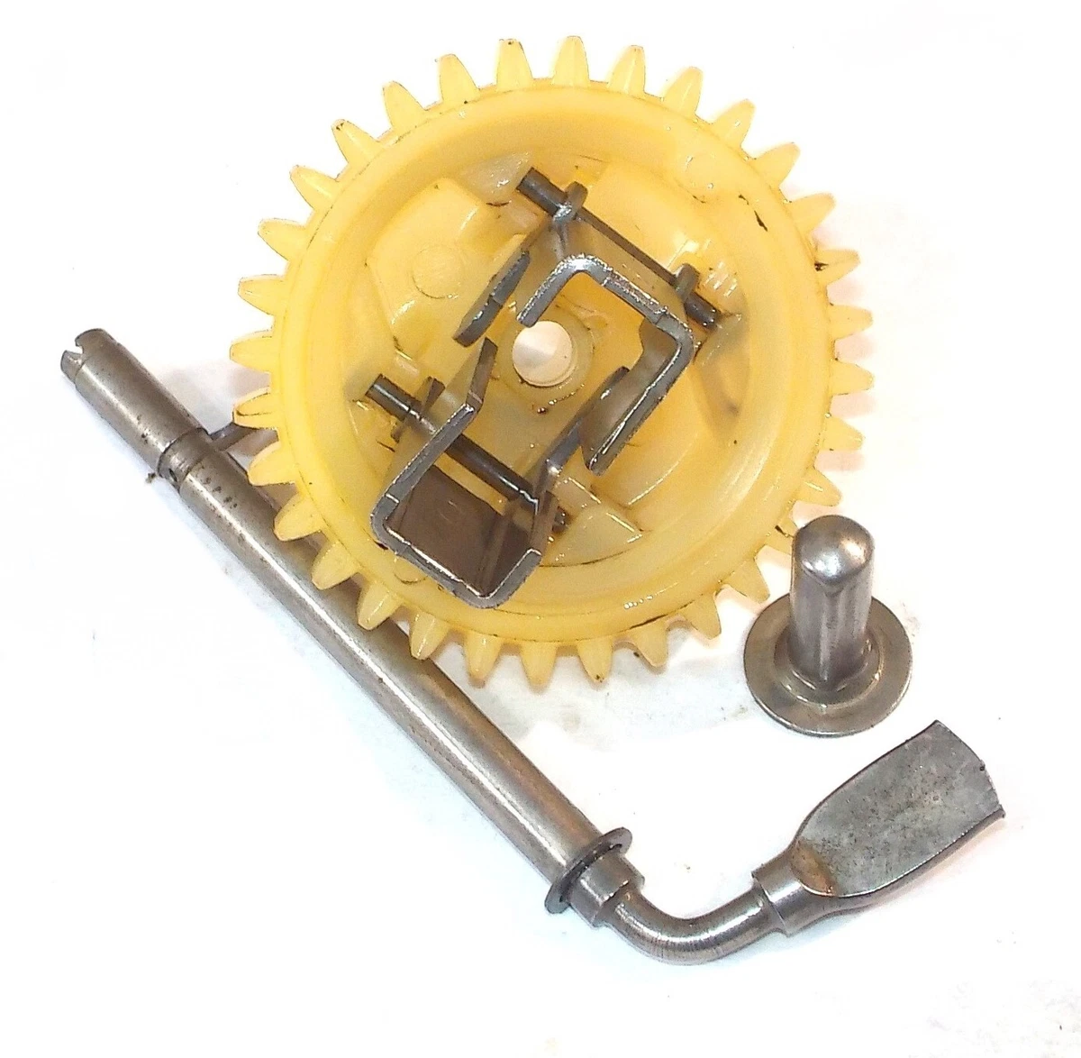 Briggs & Stratton Governor Gear 494845 & Bell Crank 231057 (Lot 