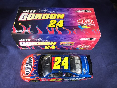 X1-3 JEFF GORDON #24 DUPONT 2002 CHEVY MONTE CARLO - Picture 6 of 6
