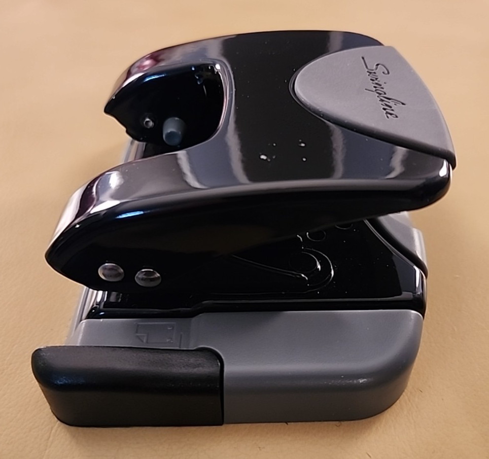 Swingline 2 Hole Punch, 20 Sheet Capacity Hole Puncher, Paper Punch, SmartTouch