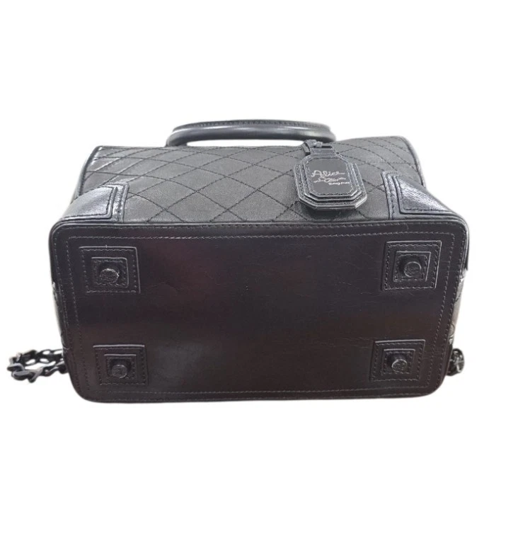 Bolso/cartera Alice + Olivia Eloise de cuero acolchado negro. Foto 3 de 4