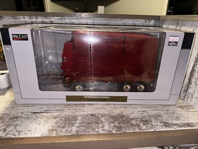 1/16 Scale International Harvester 120 Forage Wagon with Tandem Axle Spec Cast