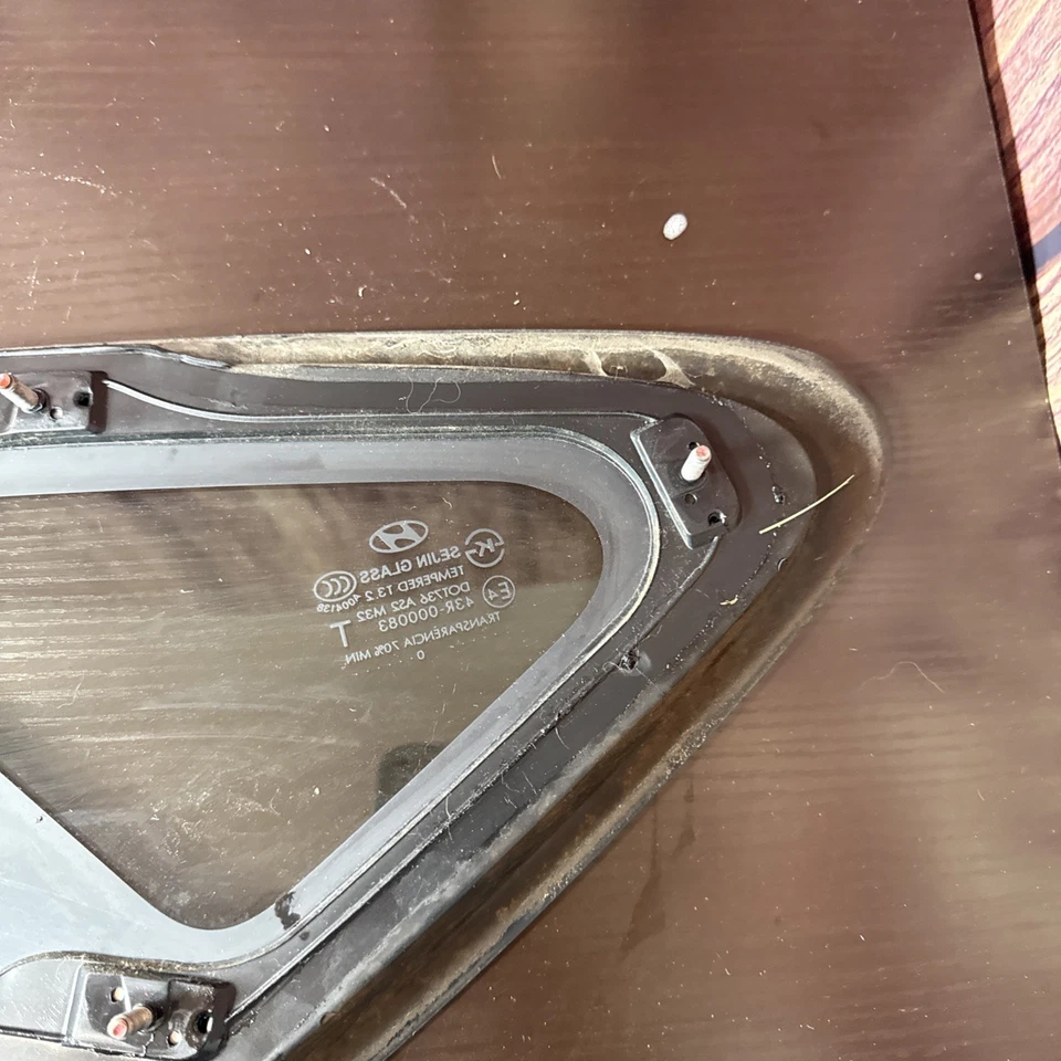 10 2011 2012 2013 2014 2015 HYUNDAI TUCSON RIGHT REAR QUARTER GLASS 87820-2S010 - Image 3 of 4