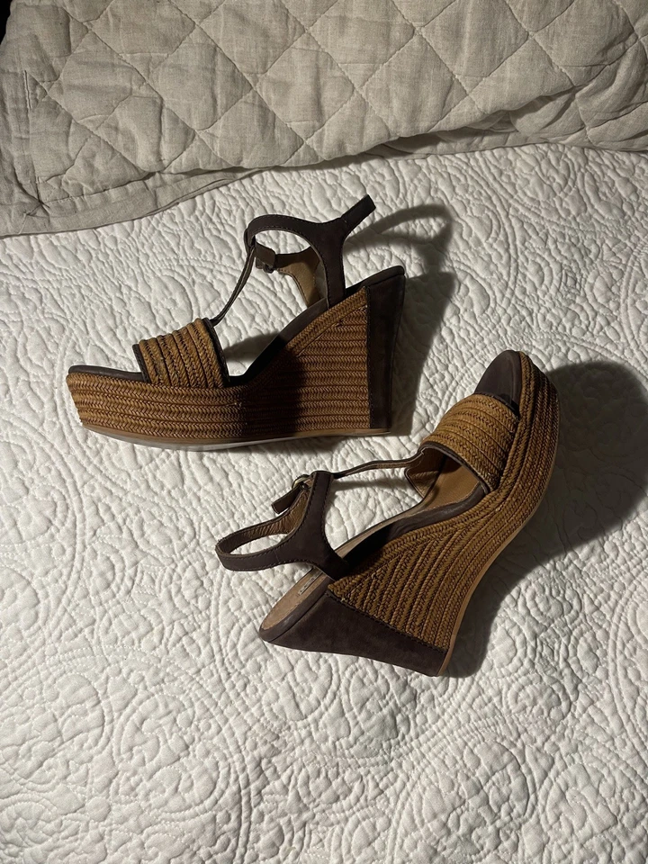 Sandalias de cuña UGG Australia Fitchie talla 6,5 correa en T marrón alpargata F290215A Foto 3 de 4