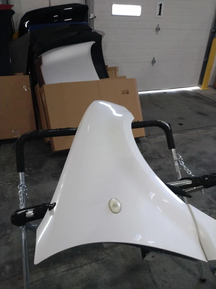 2010 Mercury Mountaineer Right Fender Tan Good Condition with Antenna - Image 2 of 4