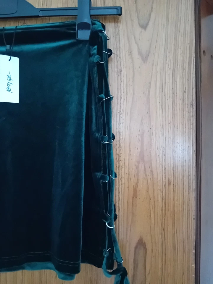 NASTY GAL LADIES BEAUTIFUL LACE UP VELVETBODYCON MINI SKIRT GREEN SIZE 14 BNWT - Image 3 of 4