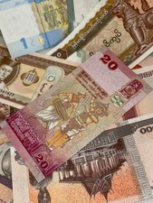 20 verschiedene Banknoten aus aller Welt / Bankfrisch, UNC. / 18 versch. Länder