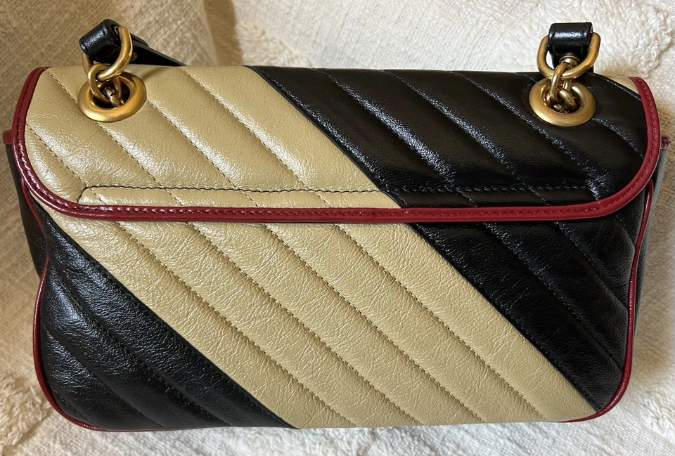 Bolso Bandolera Gucci Marmont Torchon Matelasse Piel de becerro Pequeño de Hombro Foto 2 de 4