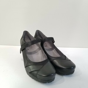 narrow mary jane shoes