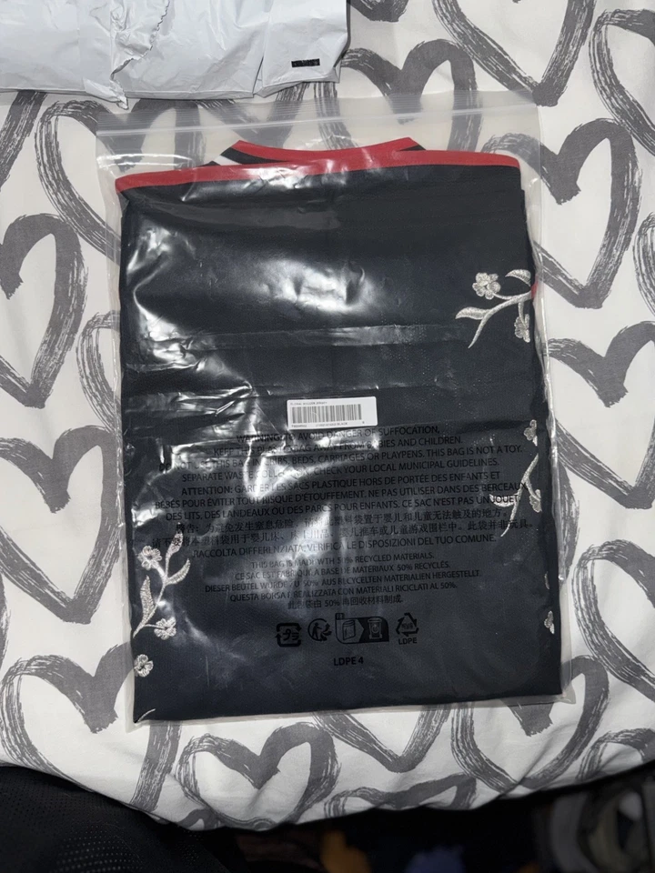 Camiseta de fútbol floral Supreme negra talla M (NUEVA) Foto 3 de 4