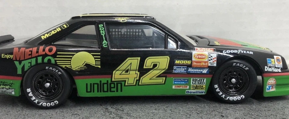 Pontiac Grand Prix NASCAR 1991 coche de carreras Revell #42 Kyle Petty Mello amarillo 1:24  Foto 2 de 4