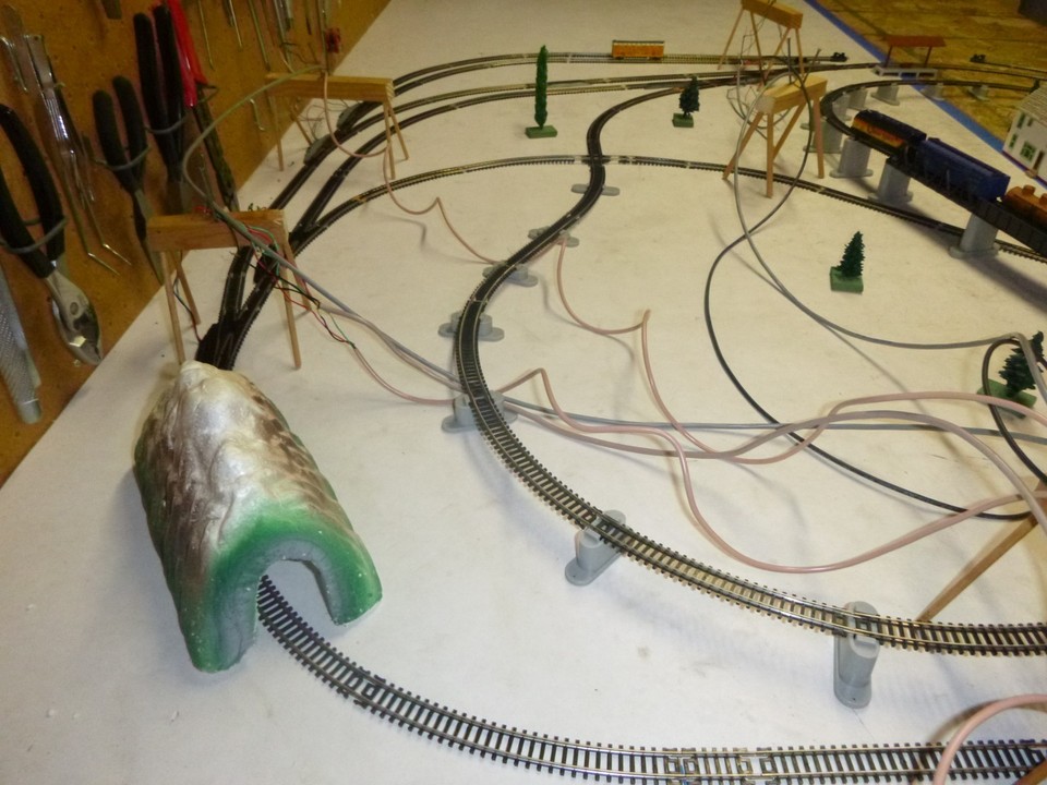 Reconditioned N scale 4'x4' double reverse loop 14 remote switches ...