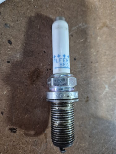 NGK Laser Platinum Spark Plugs PLFER7A8EG x4 - Picture 4 of 5