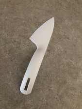 Tupperware Pie Cake Server White EUC  5193