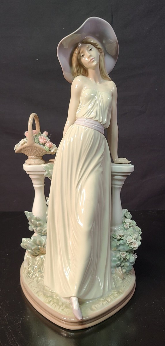Lladro Porcelain Figurine 
