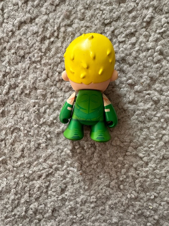 Figura Vinilo KIDROBOT DC COMICS FLECHA VERDE ACCIÓN Foto 3 de 4