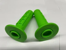 MX VINTAGE STYLE GREEN 1/2 WAFFLE GRIPS  KAWASAKI KX KDX KLX KD KE KM 7/8" NEW