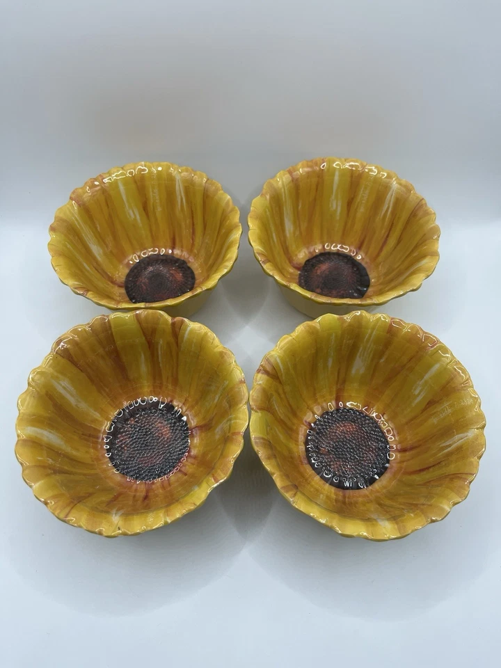 Cuatro cuencos de melamina de girasol The Farmhouse Rachel Ashwell Foto 3 de 4