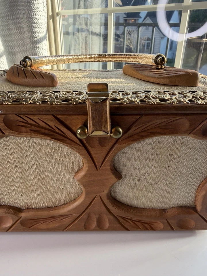 Raro Bolso Cartera Caja Metal Dorado Madera Tallada Llewellyn Oro Artículo de Coleccionista Nueva York Foto 3 de 4